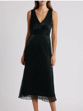 Connected Apparel Size 8 Metallic Plisse Pleats Cocktail Emerald Green Dress